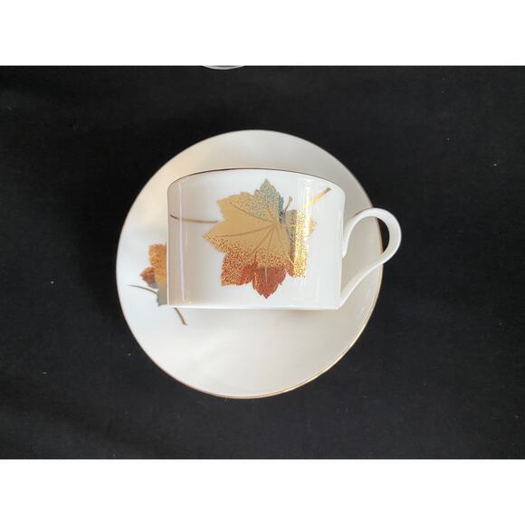 Set of 4 Gold Maple Leaf Teacups and Saucers | Espresso Cups | Arita Porcelain - Picture 5 of 5